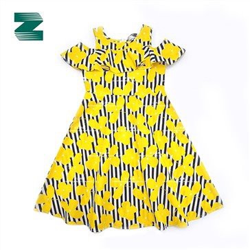 Vestit de màniga volant amb espatlla fora de teixit de cotó