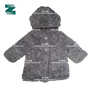 Abric per a nadons amb tapeta de botons i llaç al pit en teixit de pell sintètica